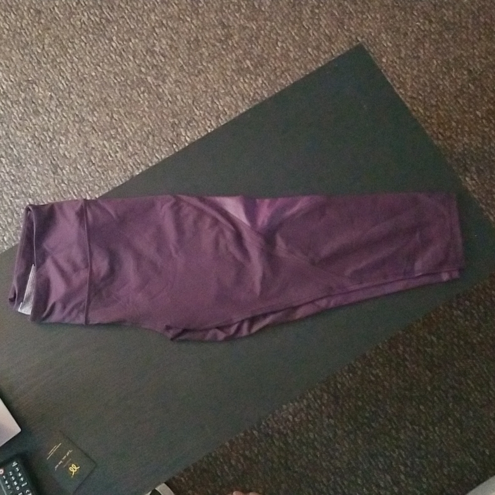 Victoria's Secret dark plum purple capri legging size L